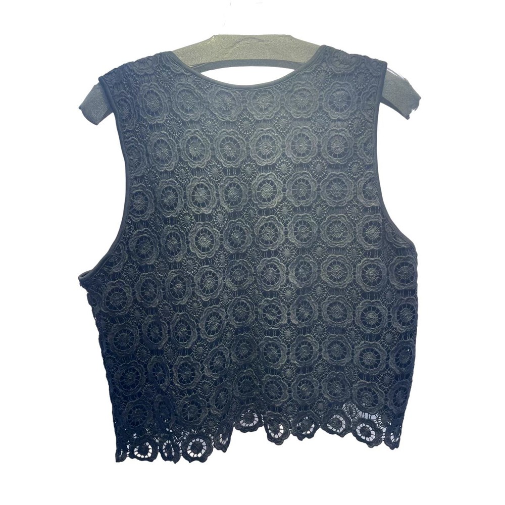 Tinseltown‎ Black lace overlay Cropped Tank - Picture 2 of 4